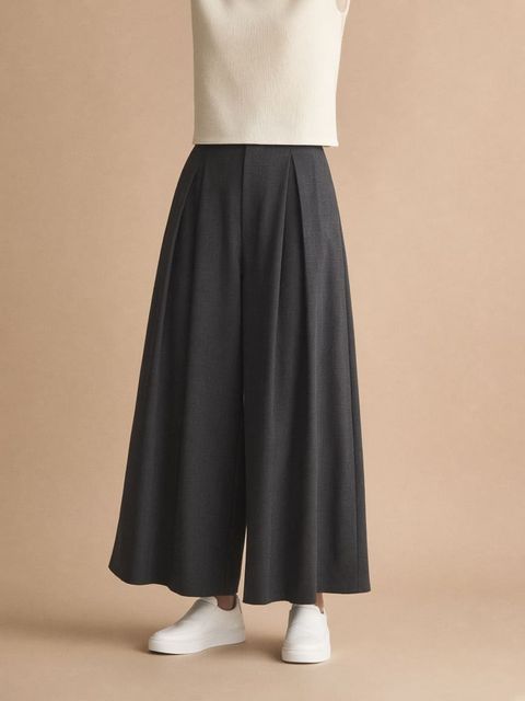 Illustration: cropped top with elongated lower half